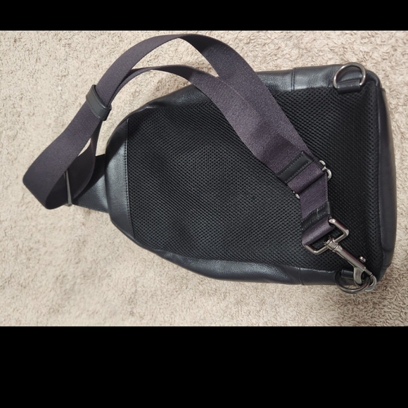 COACH CHARLES PACK IN SIGNATURE WITH HAWAIIAN LILY PRINT - Picture 6 of 7